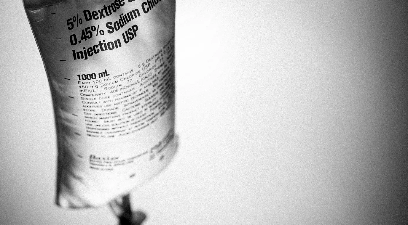 1000 mL IV bag with solution.